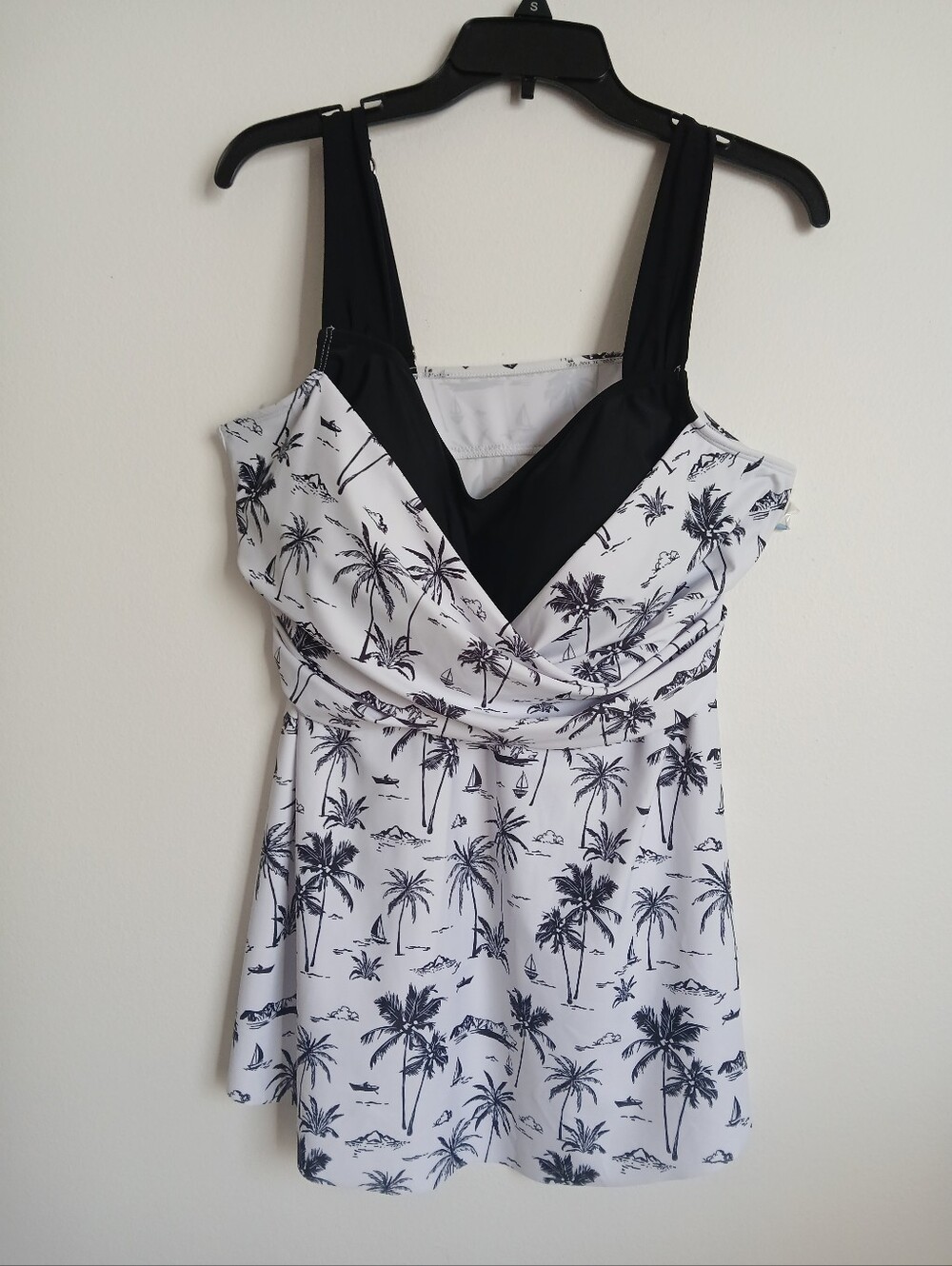 B2Prity Swim Top Size 2XL Adj Straps Beach Scene